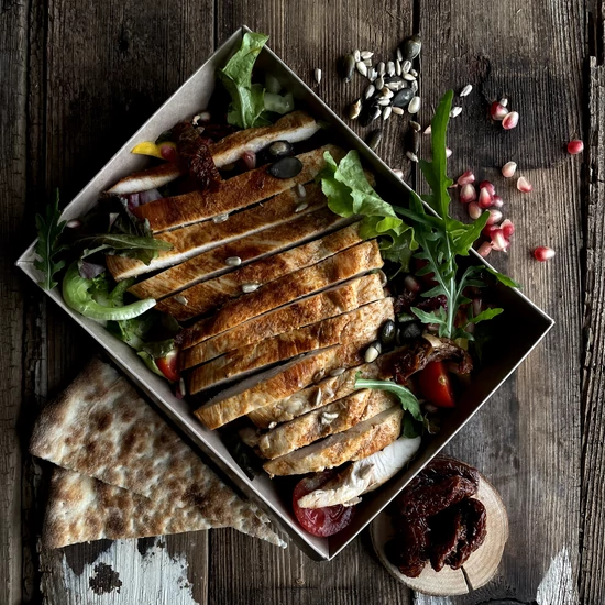 Insalata Mista e Pomodorini Secchi e Pollo